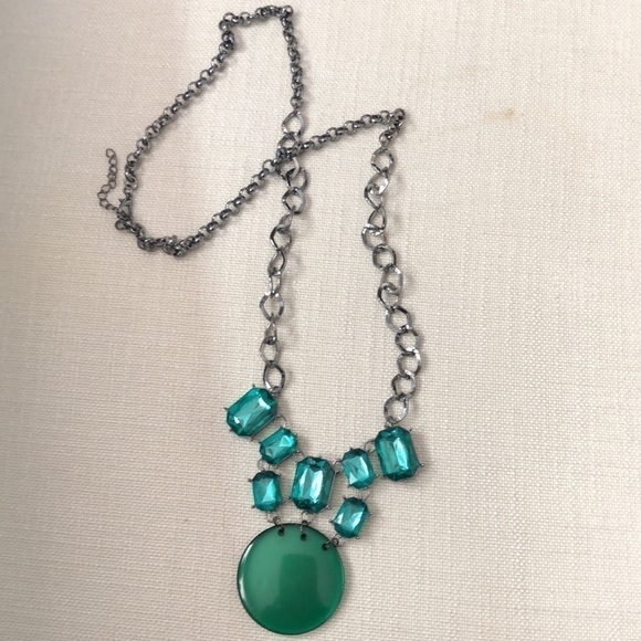 Green Statement Necklace - Picture 2 of 6